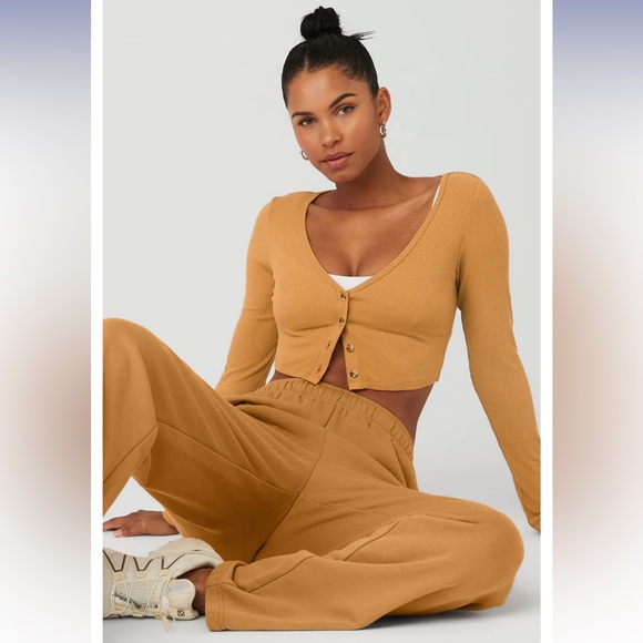 ALO Yoga Ribbed Cropped Whisper Cardi NWT Color Toffee - Picture 1 of 10